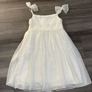 David’s Bridal Girls Flower Girl Dress Size 5 White Lace Tulle Bow Strap Wedding